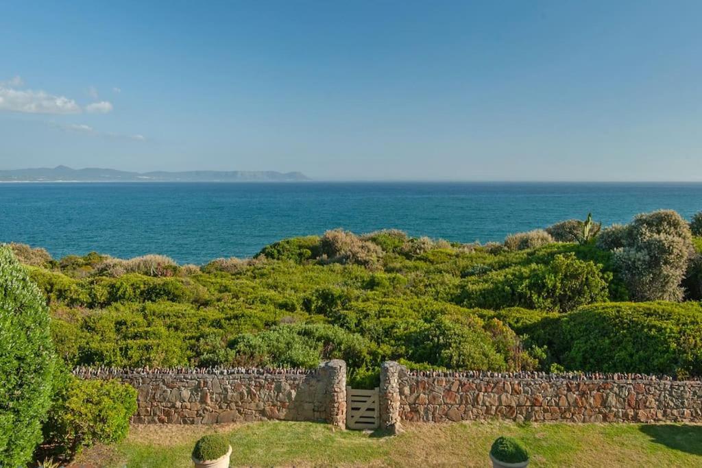 Wild Waters At Kraal Rock On The Cliffs In Hermanus Villa Esterno foto